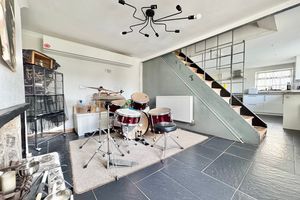 Cottage Dining Area- click for photo gallery